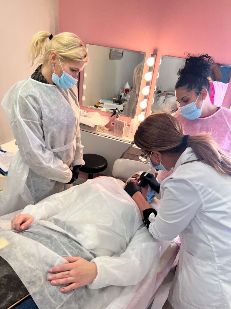 Cursos de microblading Purebeau Naima Adlani1